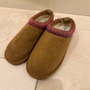Brown Suede slip on Slippers with zig zag Pink Trim